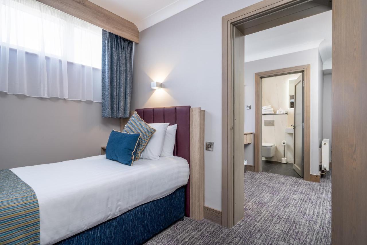 Rochestown Lodge Hotel Dun Laoghaire Exterior photo