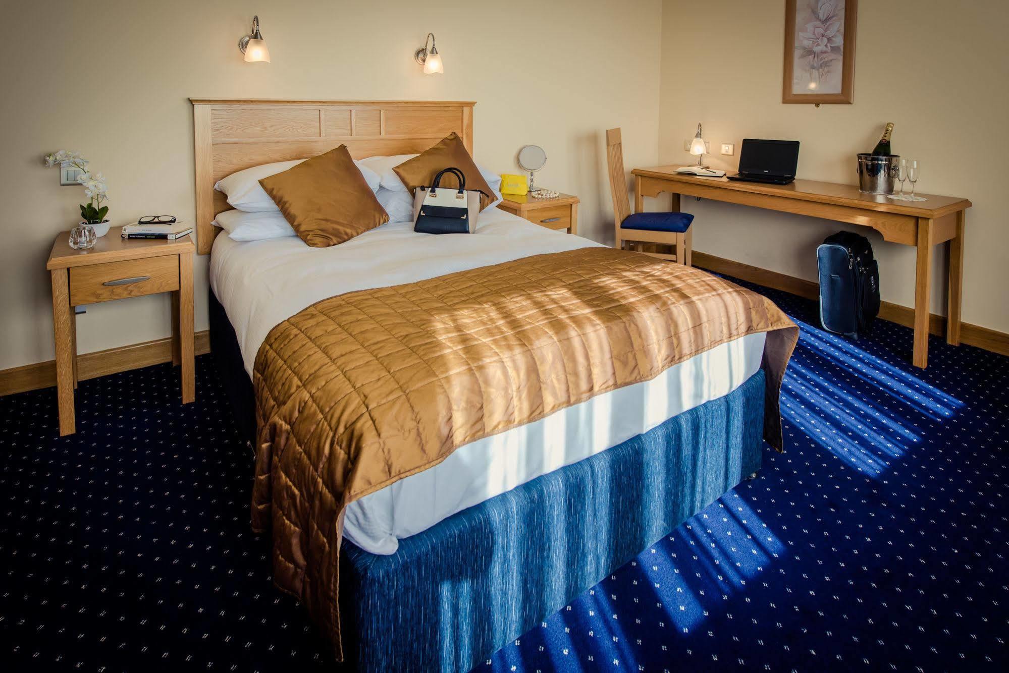 Rochestown Lodge Hotel Dun Laoghaire Exterior photo